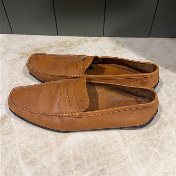 Tod\'s Tan Leather Loafers main image 4